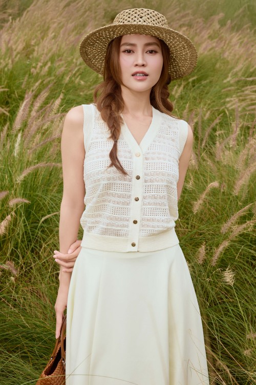 Sixdo White Sleeveless Knit Blouse
